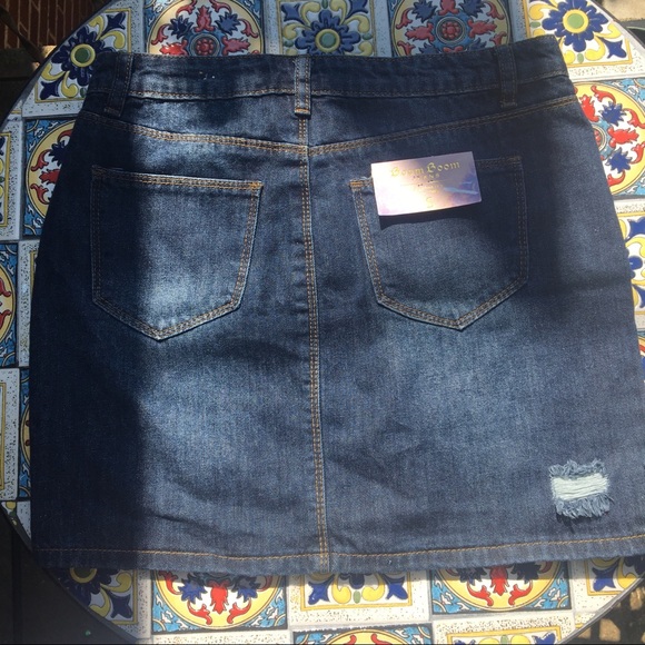 Distressed jean skirt - Picture 3 of 4